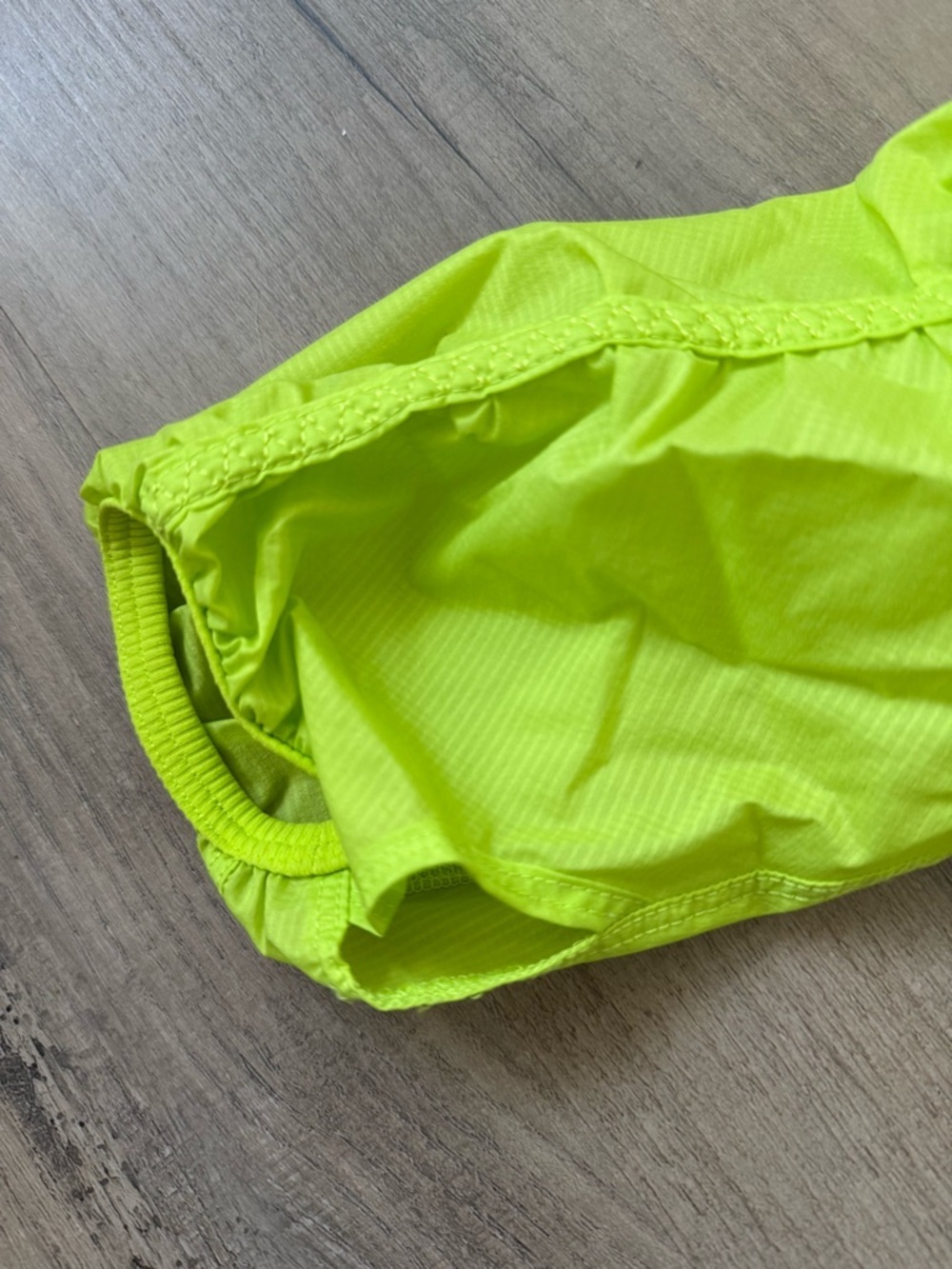 Lululemon Neon Yellow Clear Intention Cropped Windbreaker Jacket - US 6 (Small) - Picture 4 of 5